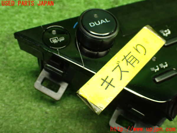 1UPJ-9240446066]カムリハイブリッド(AXVH70)エアコンスイッチ1 中古_4