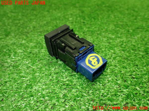 1UPJ-9240446313]カムリハイブリッド(AXVH70)スイッチ8 (車両接近通報オフ) 中古_3