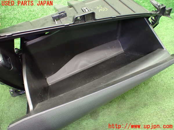 1UPJ-9240447516]カムリハイブリッド(AXVH70)グローブボックス1 中古_3
