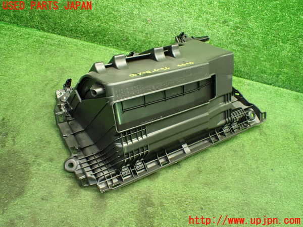 1UPJ-9240447516]カムリハイブリッド(AXVH70)グローブボックス1 中古_5