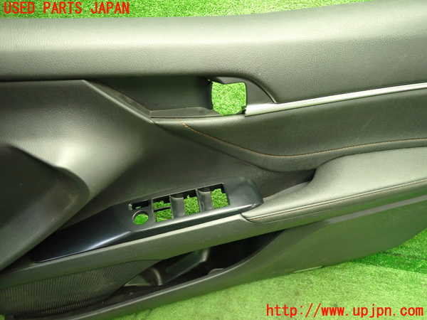 1UPJ-9240441234]カムリハイブリッド(AXVH70)右前ドア内張り 中古_2