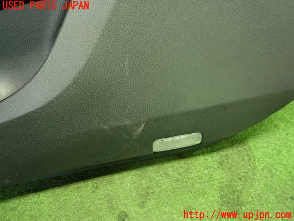 1UPJ-9240441234]カムリハイブリッド(AXVH70)右前ドア内張り 中古_3