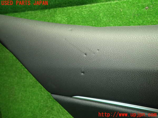 1UPJ-9240441324]カムリハイブリッド(AXVH70)左後ドア内張り 中古_3