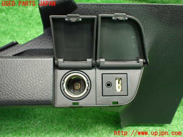1UPJ-9240447693]カムリハイブリッド(AXVH70)内装トリム類3 中古_3