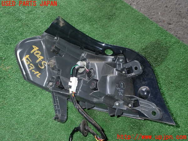 1UPJ-9240451530]SAI(サイ)(AZK10)右テールランプ 中古_3