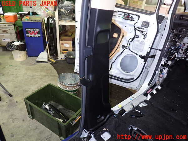 1UPJ-9240477670]アルファード(GGH30W)左センターピラートリム 中古_3