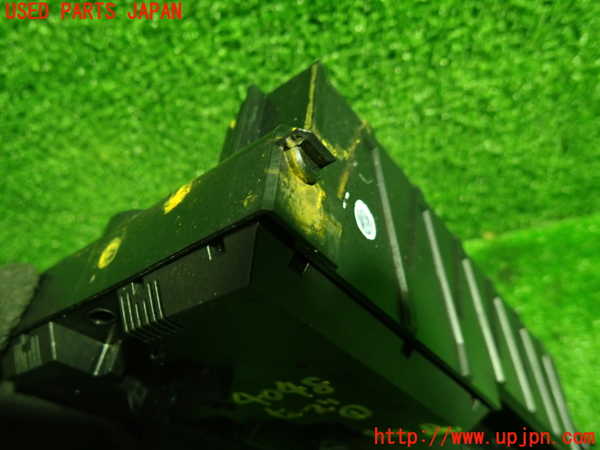 1UPJ-9240486741]BMW アクティブハイブリッド5(AH5)(FZ35)(F10)ヒューズボックス1 (ジャンク品) 中古_4