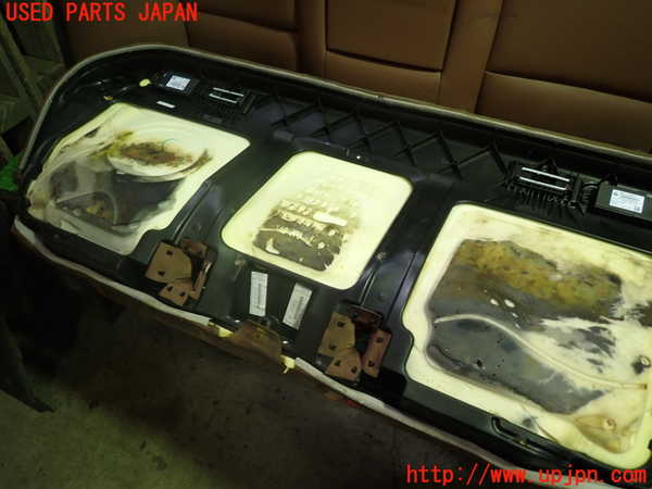 1UPJ-9240487385]BMW アクティブハイブリッド5(AH5)(FZ35)(F10)リアシート 中古_4