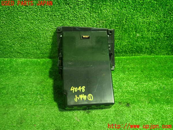 1UPJ-9240487841]BMW アクティブハイブリッド5(AH5)(FZ35)(F10)小物入れ1 中古_3