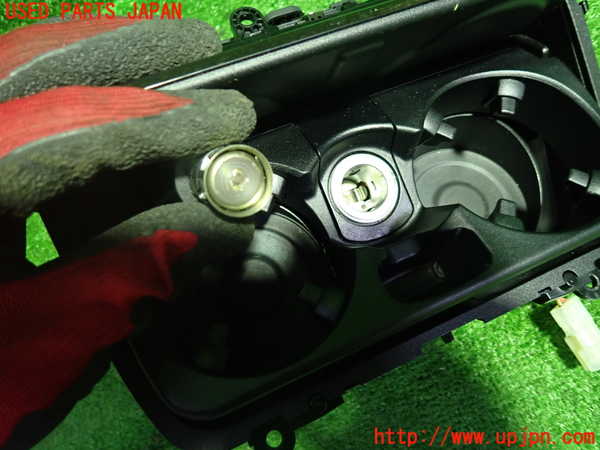 1UPJ-9240487810]BMW アクティブハイブリッド5(AH5)(FZ35)(F10)ドリンクホルダー 中古_3