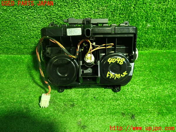 1UPJ-9240487810]BMW アクティブハイブリッド5(AH5)(FZ35)(F10)ドリンクホルダー 中古_4