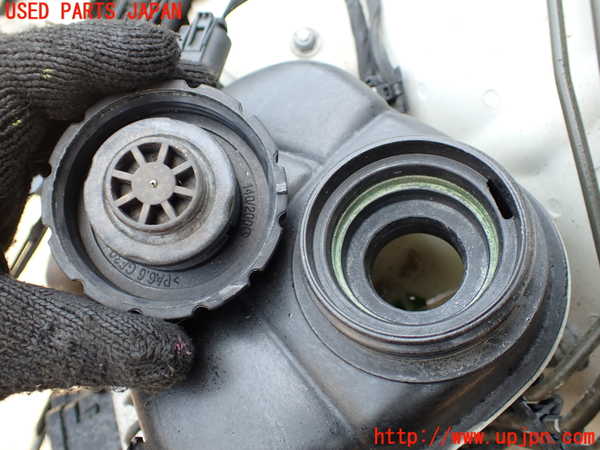 1UPJ-9240502410]ベンツ S550 ロング(221171 W221)ラジエータータンク 中古_2