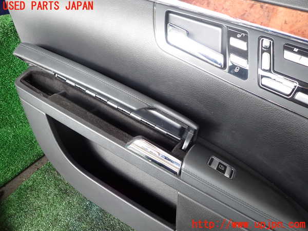 1UPJ-9240501264]ベンツ S550 ロング(221171 W221)左前ドア内張り 中古_3