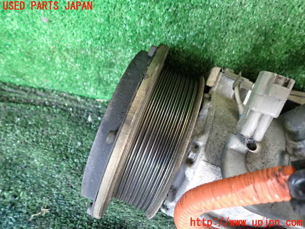1UPJ-9240516025]アルファードハイブリッド(ATH10W)エアコンコンプレッサー 中古_3