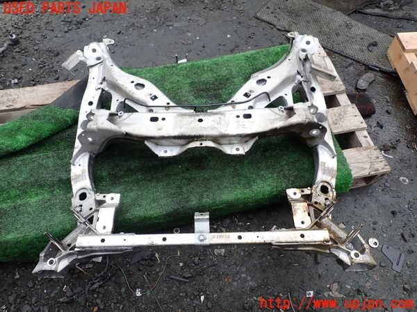 1UPJ-9240525285]BMW アクティブハイブリッド5 F10(AH5)(FZ35)フロントメンバー 中古_4