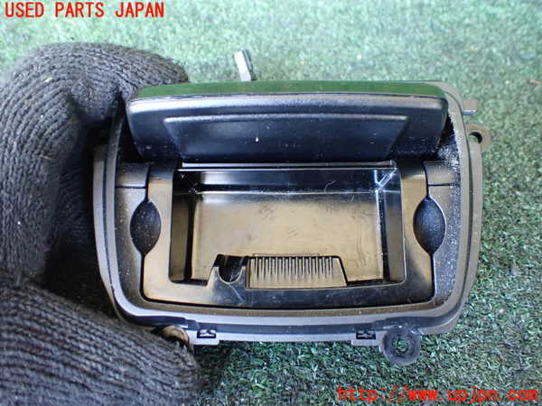 1UPJ-9240527821]BMW アクティブハイブリッド5 F10(AH5)(FZ35)灰皿1 中古_2