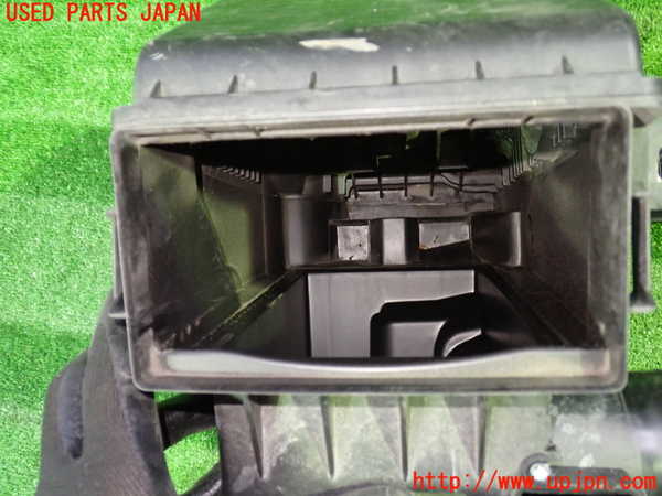 1UPJ-9240542560]NV200 バネット バン(VM20)エアクリーナーボックス 中古_3