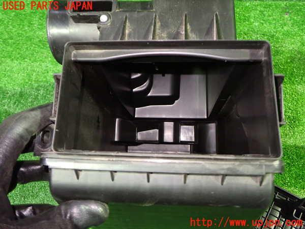 1UPJ-9240552560]NV200 バネット バン(VM20)エアクリーナーボックス 中古_3