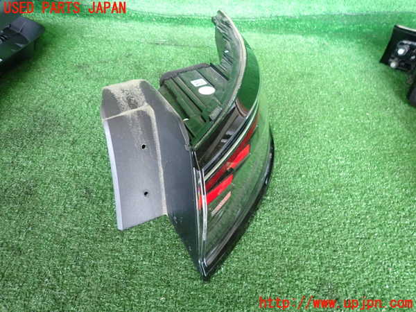 2UPJ-9240561530]VW アルテオン シューティングブレーク(3HDNUF)右テールランプ 中古_2