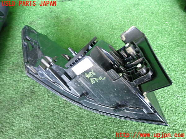 2UPJ-9240561530]VW アルテオン シューティングブレーク(3HDNUF)右テールランプ 中古_3