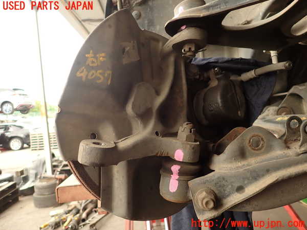 2UPJ-9240574290]ロードスター(NA8C)右フロントナックルハブ 中古_2