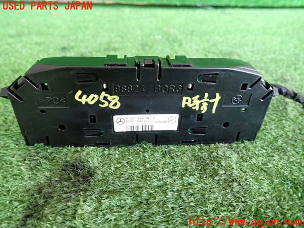 2UPJ-9240587850]ベンツ SL350(230467)(R230)時計 中古_3