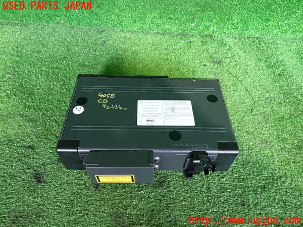 2UPJ-9240586505]ベンツ SL350(230467)(R230)CDチェンジャー (ジャンク品) 中古_2