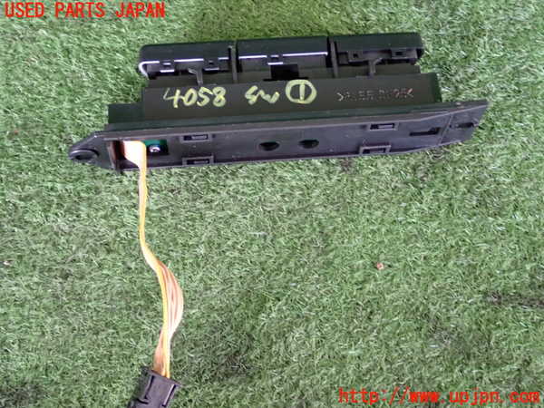 2UPJ-9240586306]ベンツ SL350(230467)(R230)スイッチ1 (ESP OFF) 中古_3