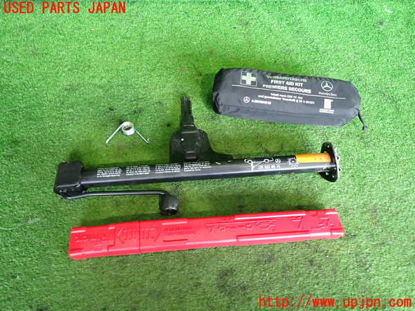 2UPJ-9240587805]ベンツ SL350(230467)(R230)車載工具 中古_2