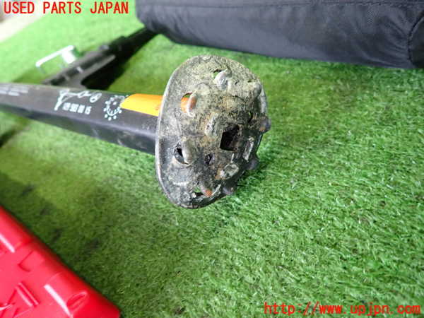 2UPJ-9240587805]ベンツ SL350(230467)(R230)車載工具 中古_3