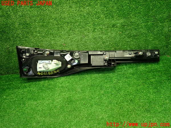 1UPJ-9240621550]WR-V(DG5)右リアフィニッシャー 中古_3