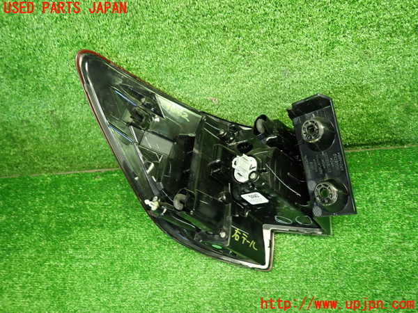 1UPJ-9240621530]WR-V(DG5)右テールランプ 中古_3
