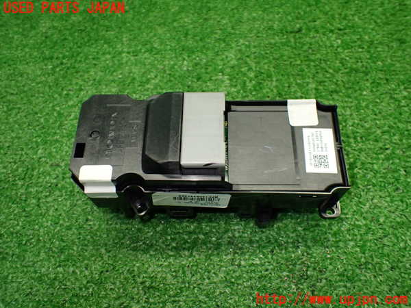 1UPJ-9240626240]WR-V(DG5)右前パワーウィンドウスイッチ 中古_3