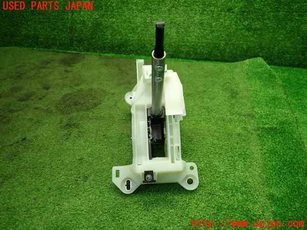 1UPJ-9240627555]WR-V(DG5)ATシフトレバー 中古_3