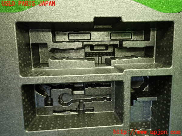 1UPJ-9240627772]WR-V(DG5)ラゲッジトレイ2 中古_2