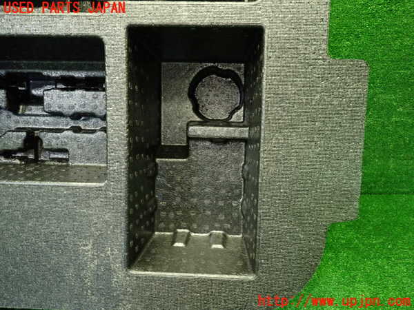 1UPJ-9240627772]WR-V(DG5)ラゲッジトレイ2 中古_3
