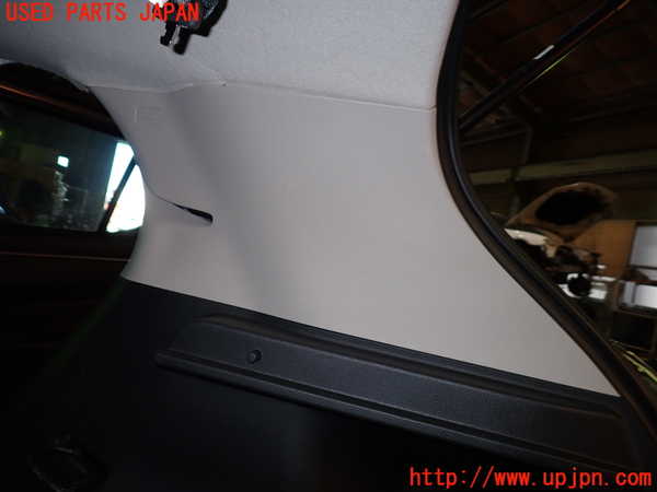 1UPJ-9240627675]WR-V(DG5)右リアピラートリム 中古_3