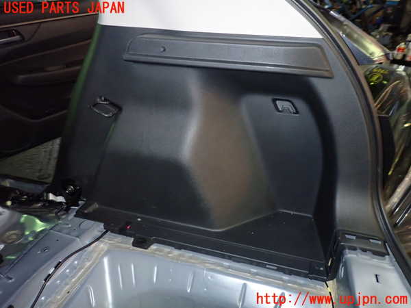 1UPJ-9240627675]WR-V(DG5)右リアピラートリム 中古_4
