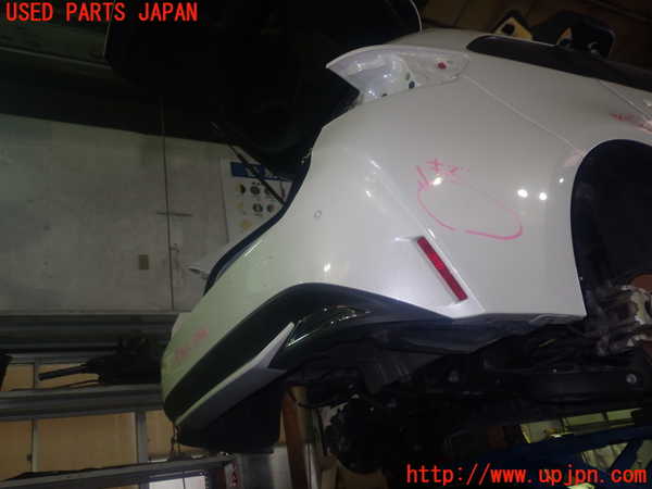 1UPJ-9240631610]カローラ ツーリング ハイブリッド(ZWE214W)リアバンパー 中古_2