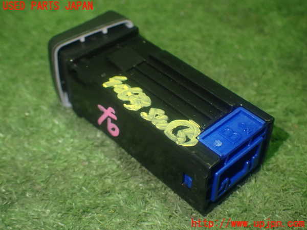 1UPJ-9240636310]カローラ ツーリング ハイブリッド(ZWE214W)スイッチ5 (シートヒーター) 中古_3