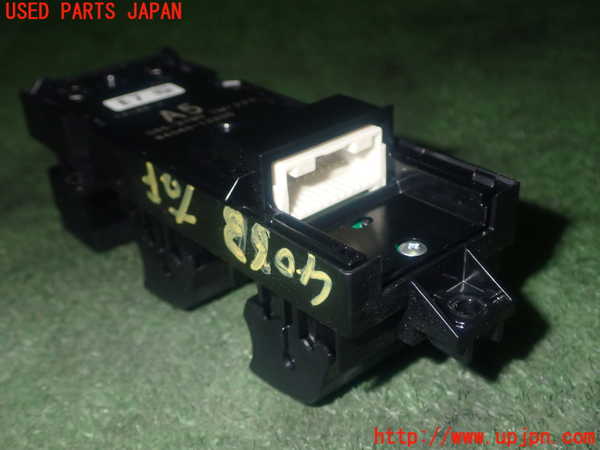 1UPJ-9240636240]カローラ ツーリング ハイブリッド(ZWE214W)右前パワーウィンドウスイッチ 中古_3