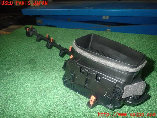 1UPJ-9240637527]カローラ ツーリング ハイブリッド(ZWE214W)エアコン吹き出し口2 (左) 中古_4