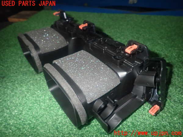 1UPJ-9240637528]カローラ ツーリング ハイブリッド(ZWE214W)エアコン吹き出し口3 (真中) 中古_3