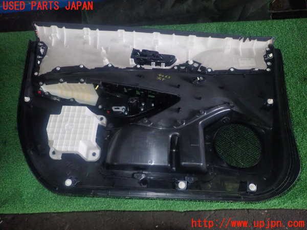 1UPJ-9240631234]カローラ ツーリング ハイブリッド(ZWE214W)右前ドア内張り 中古_2