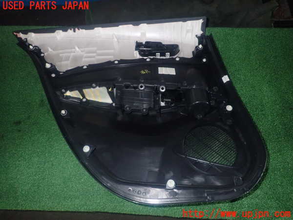 1UPJ-9240631294]カローラ ツーリング ハイブリッド(ZWE214W)右後ドア内張り 中古_2