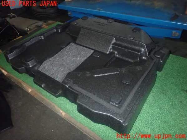 1UPJ-9240637771]カローラ ツーリング ハイブリッド(ZWE214W)ラゲッジトレイ1 中古_2