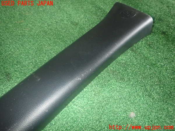 1UPJ-9240637655]カローラ ツーリング ハイブリッド(ZWE214W)右フロントピラートリム 中古_4