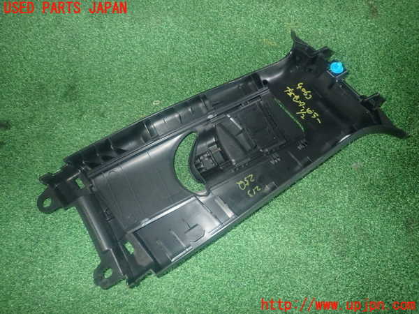 1UPJ-9240637670]カローラ ツーリング ハイブリッド(ZWE214W)左センターピラートリム 中古_3