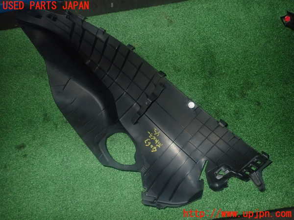 1UPJ-9240637675]カローラ ツーリング ハイブリッド(ZWE214W)右リアピラートリム 中古_5