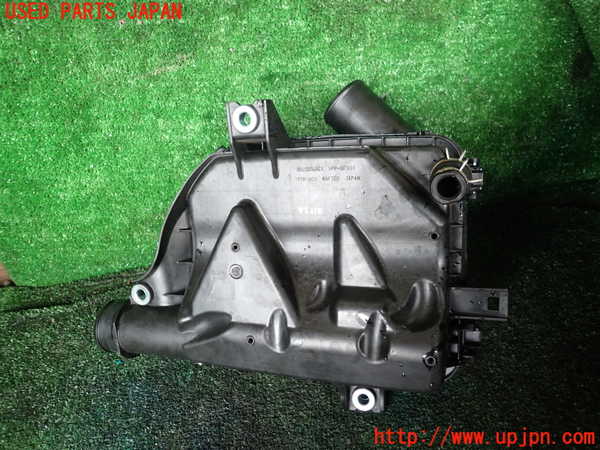 1UPJ-9240642560]ジムニー(JB64W)エアクリーナーボックス 中古_2